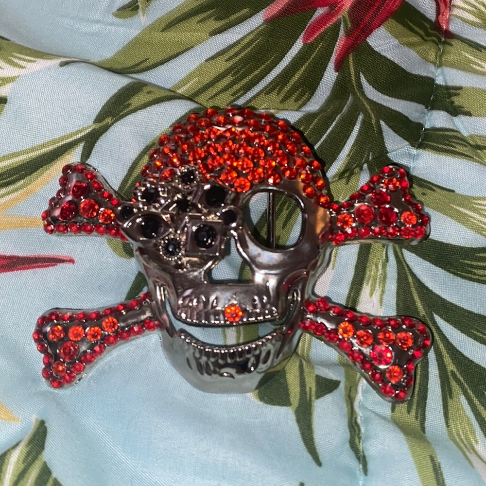 Skull belt buckle